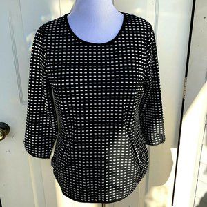 Emily Daniels rayon blend black/white top size M